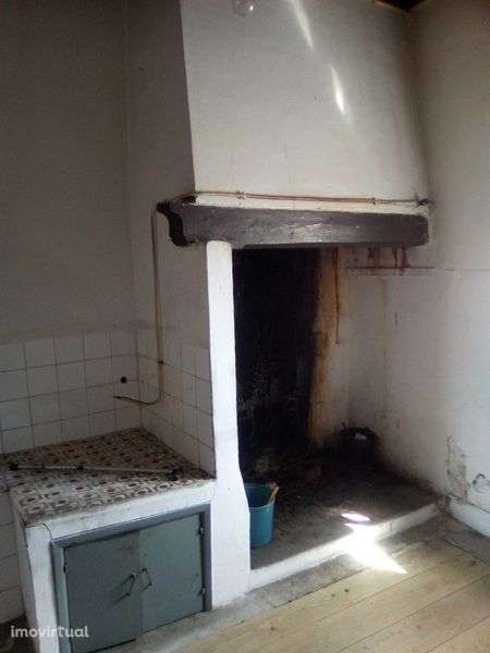 Moradia secular para remodelar - Grande imagem: 4/8