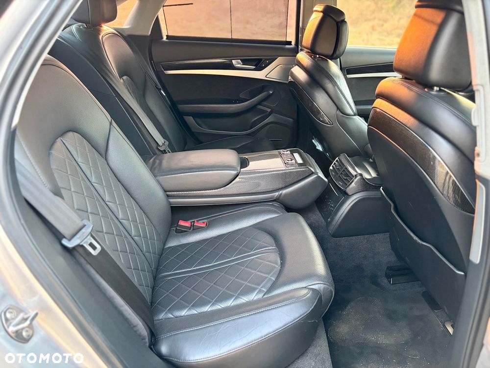 Audi S8 - 12