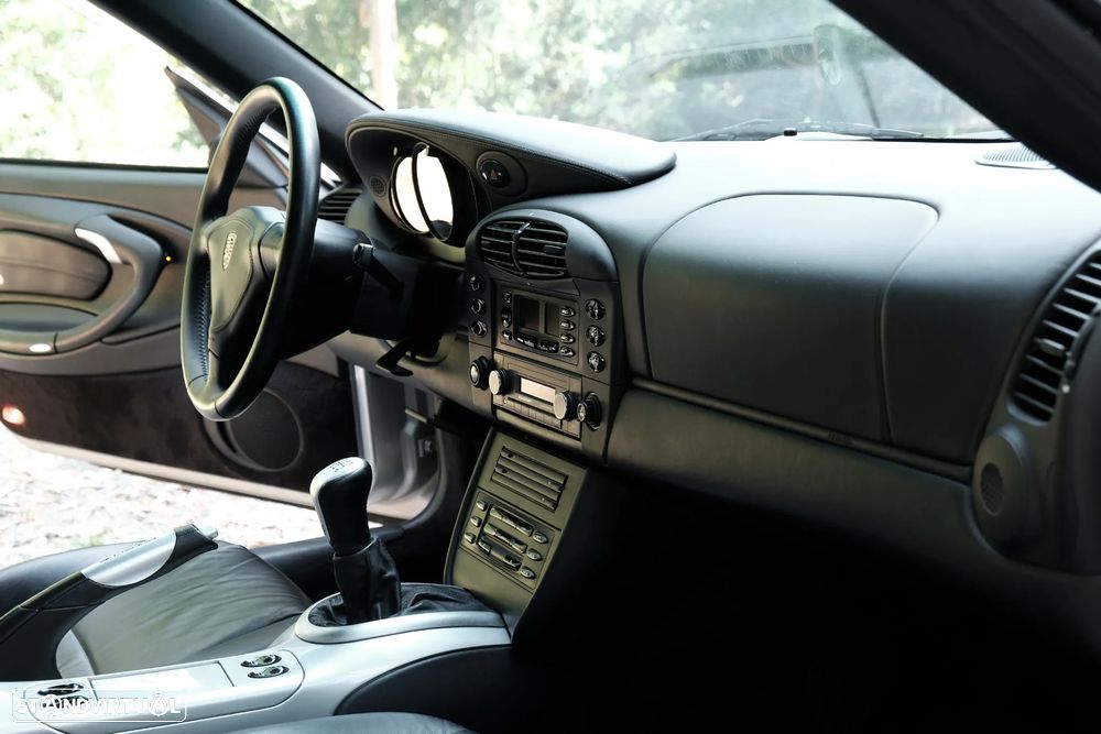 Porsche 911 (996) Carrera 4 Coupé - 42