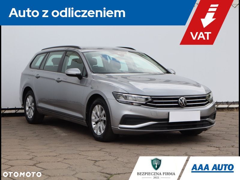 Volkswagen Passat - 1