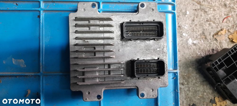 Sterownik silnika  Opel insignia 1.8 16v e83 12634556 AAFZ - 1