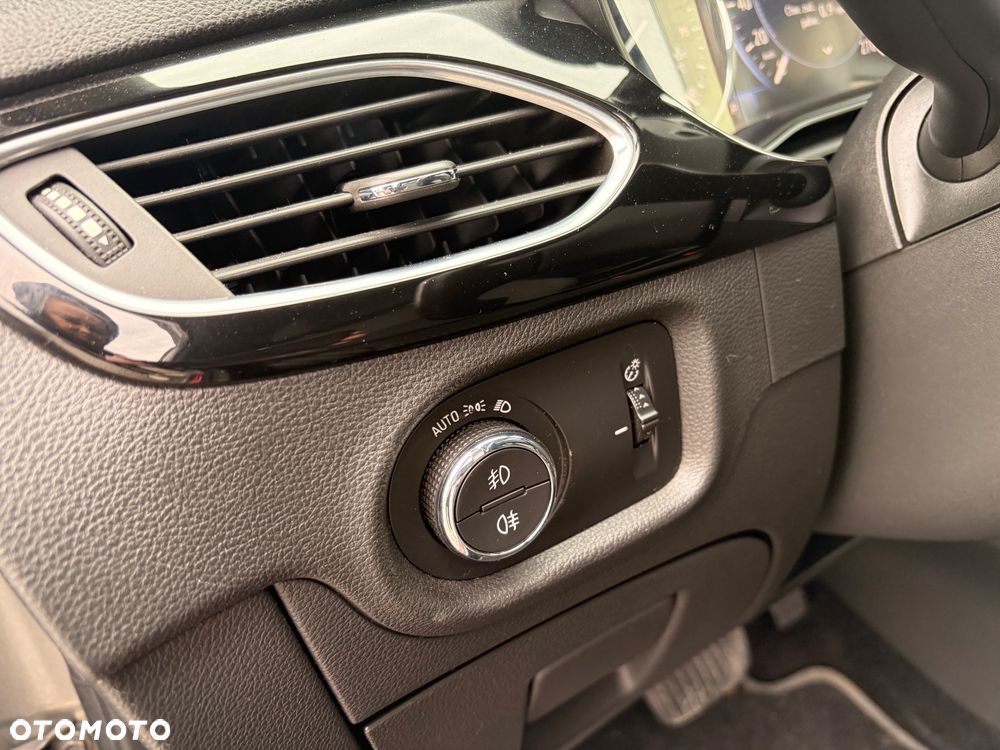 Opel Astra 1.5 D Start/Stop Automatik Design&Tech - 12