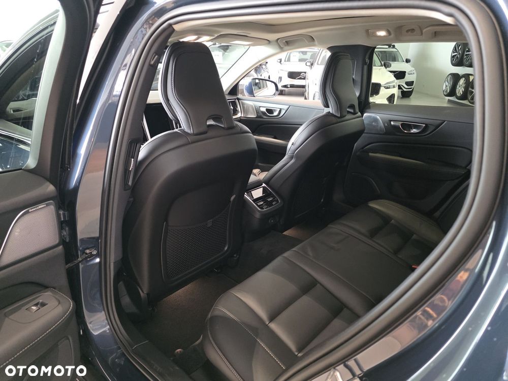 Volvo V60 Cross Country - 24