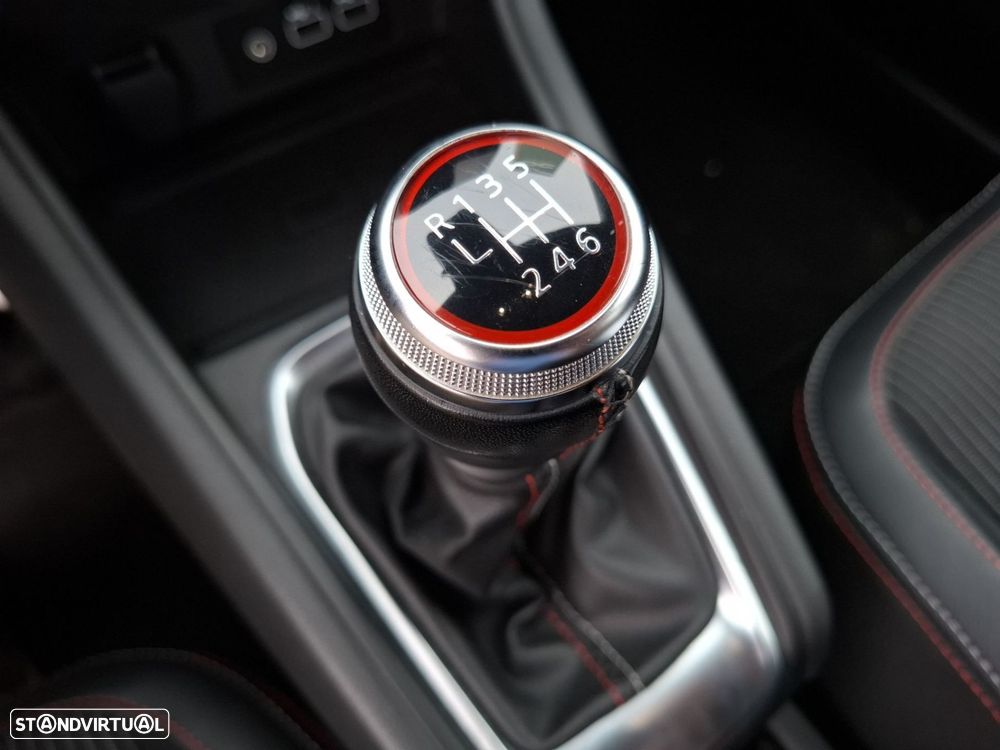 Renault Captur 1.0 TCe RS Line — fotografia 16