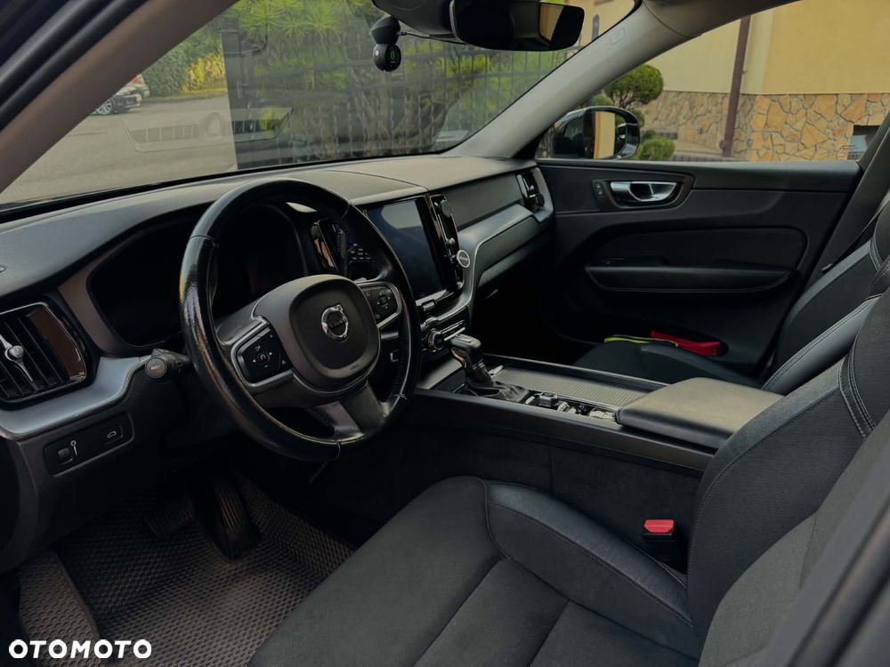 Volvo XC 60 T5 AWD Momentum Pro - 8