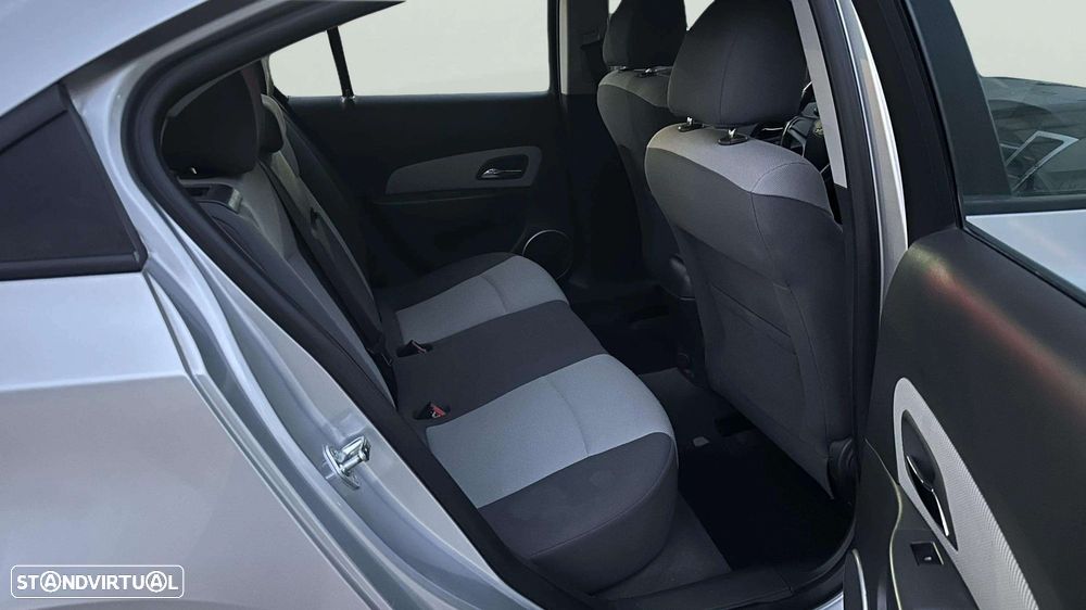 Chevrolet Cruze 1.6 LS - 10