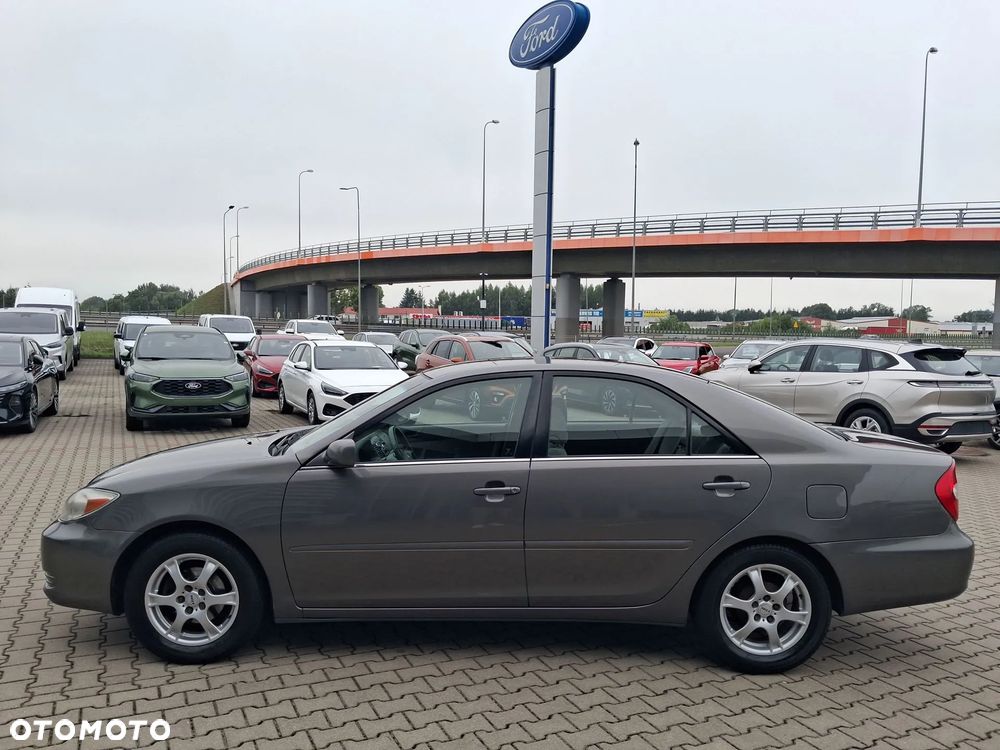 Toyota Camry 2.4 XLE - 16