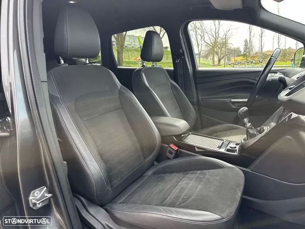 Ford Kuga 1.5 TDCi ST-Line Limited Edition - 44