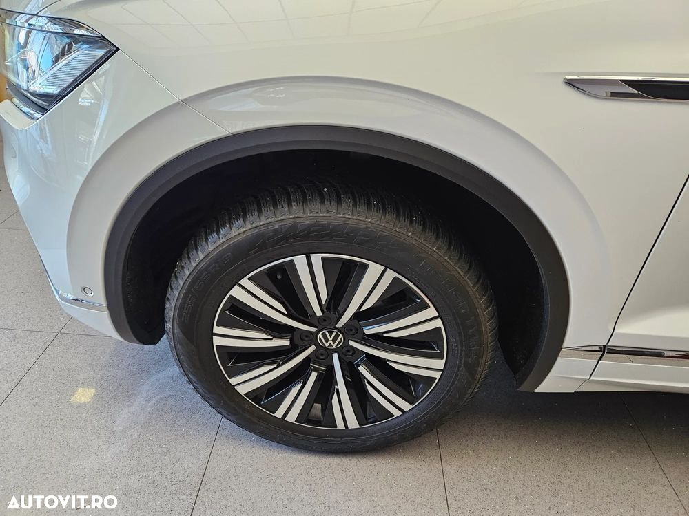 Volkswagen Touareg V6 TDI 4MOTION Elegance - 8