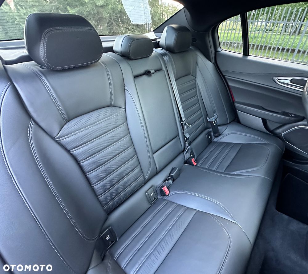 Alfa Romeo Giulia 2.0 Turbo - 29