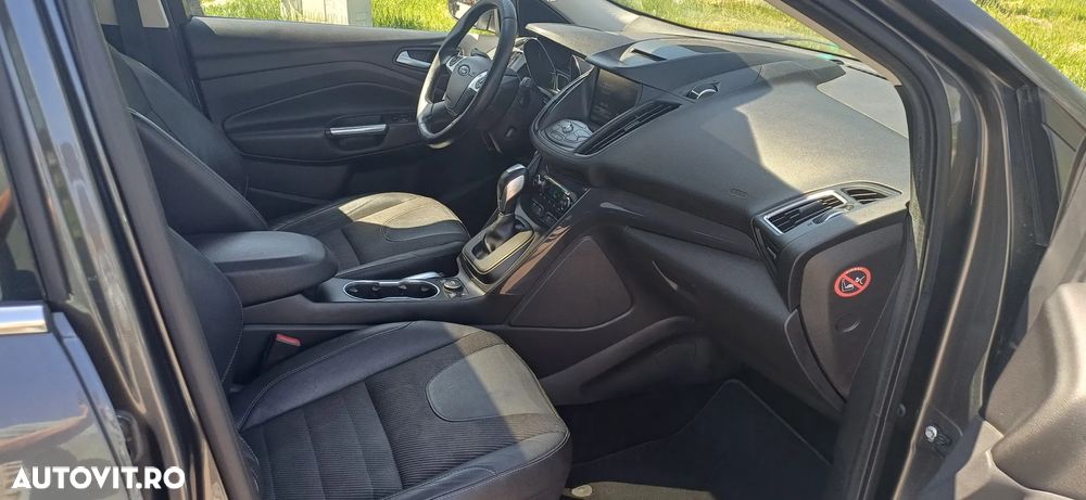 Ford Kuga 2.0 TDCi Powershift 4WD Titanium - 8