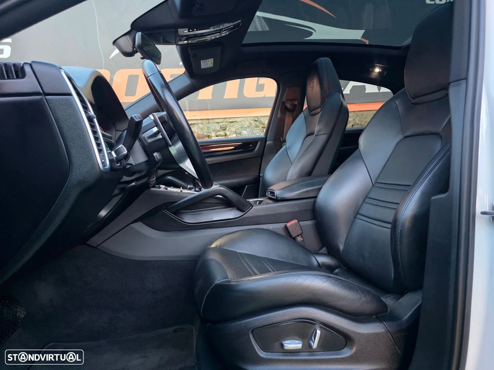 Porsche Cayenne E-Hybrid Tiptronic S Platinum Edition - 3