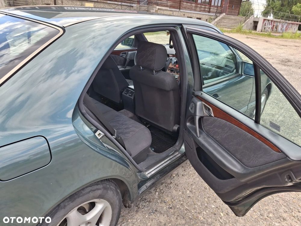 Mercedes-Benz Klasa E ver-200 - 2