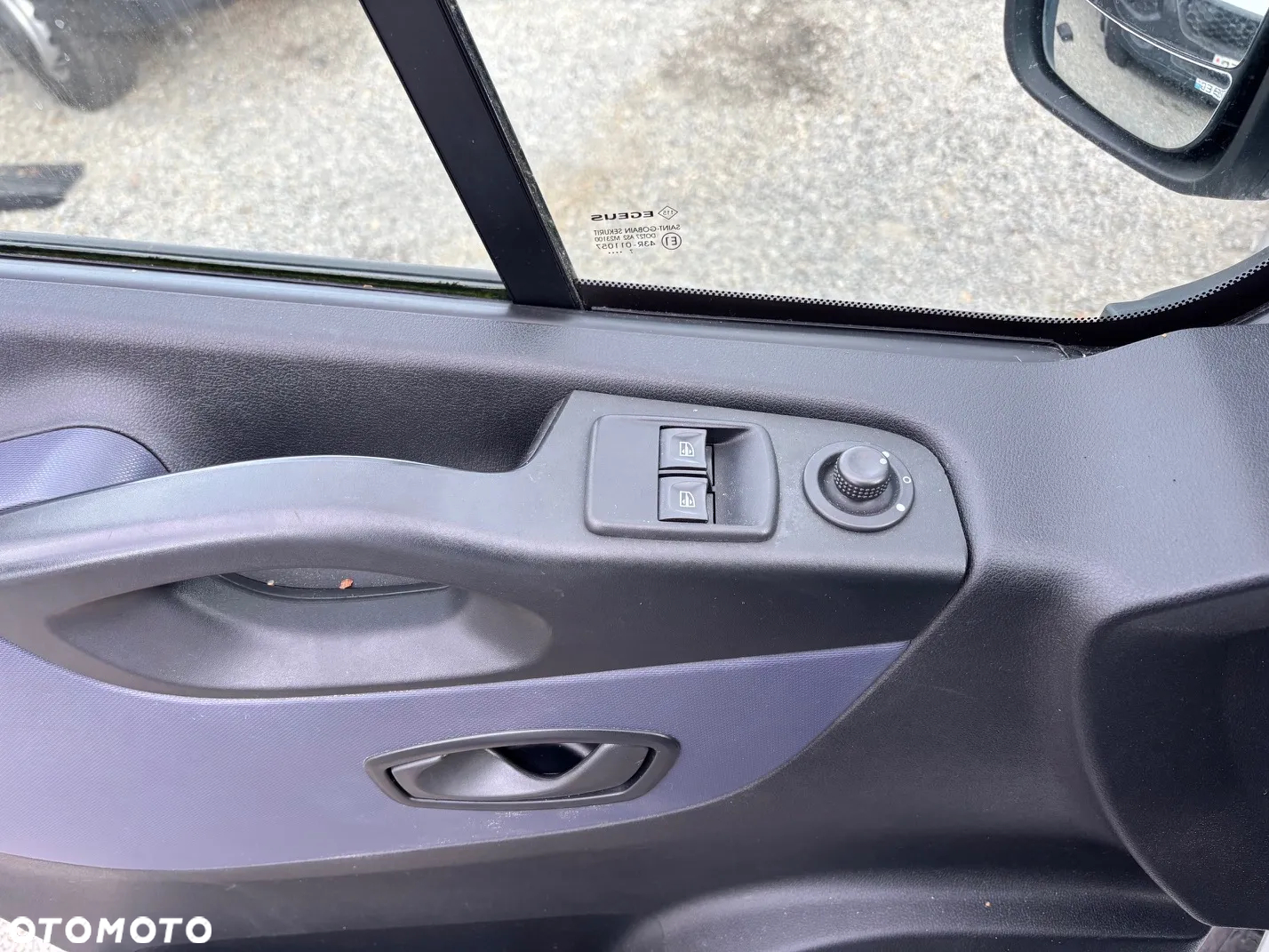 Opel VIVARO 1LH1 - 12
