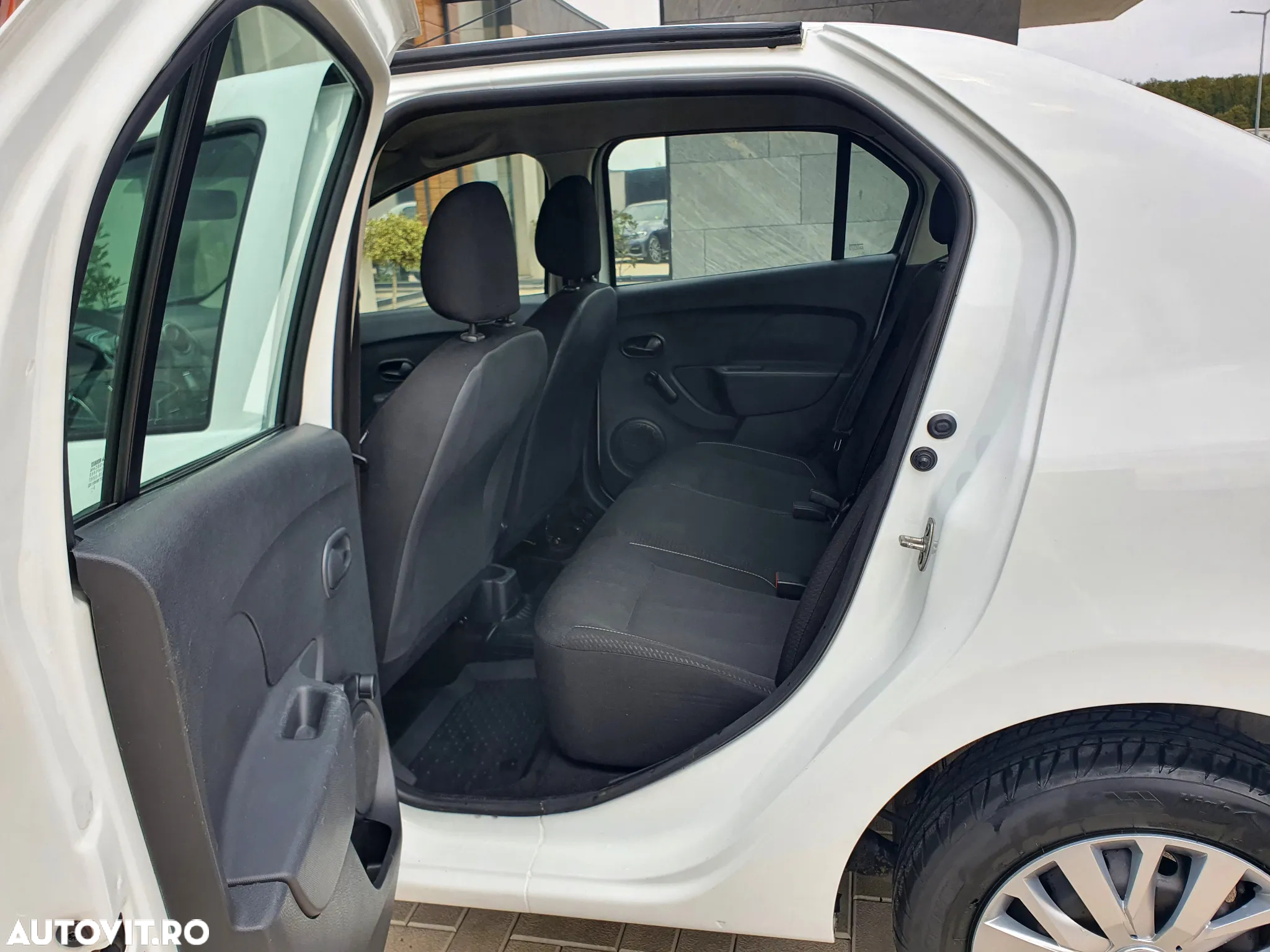 Dacia Logan 1.0 SCe SL PLUS - 10
