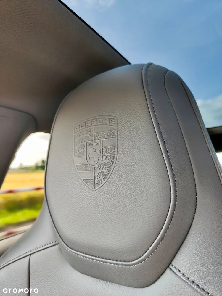 Porsche Taycan Performance Plus - 27