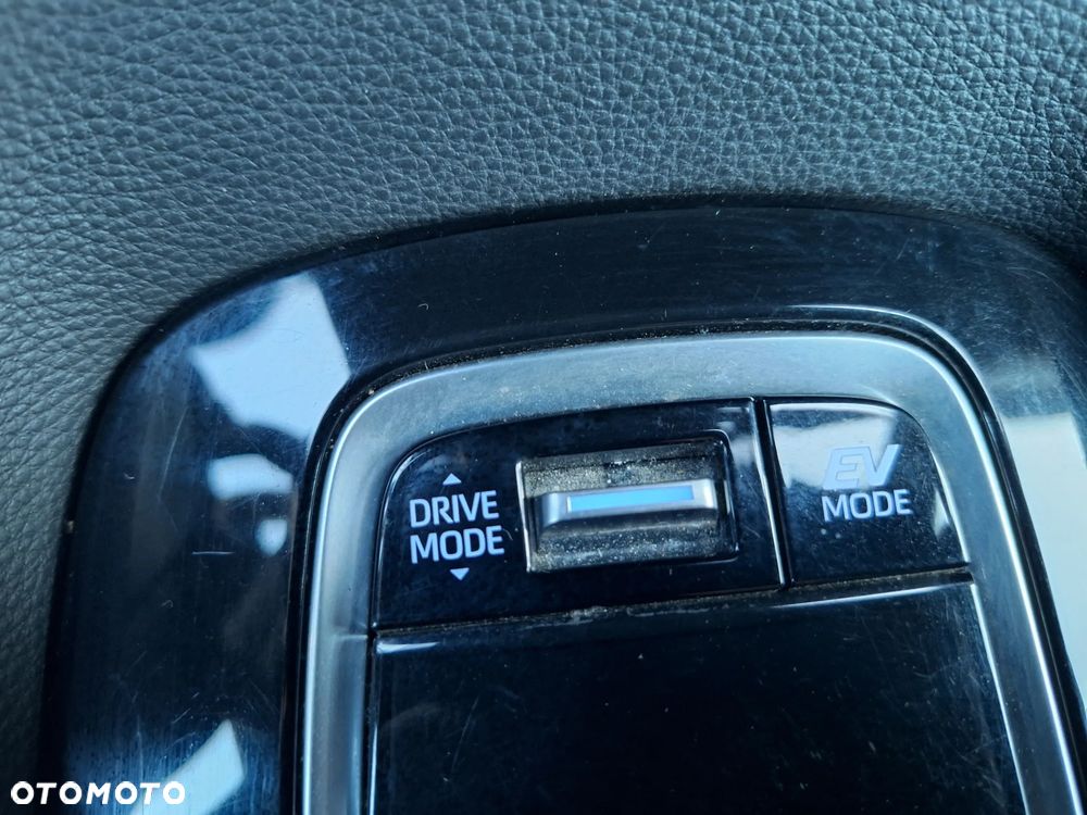 Toyota Corolla 2.0 Hybrid Executive - 16