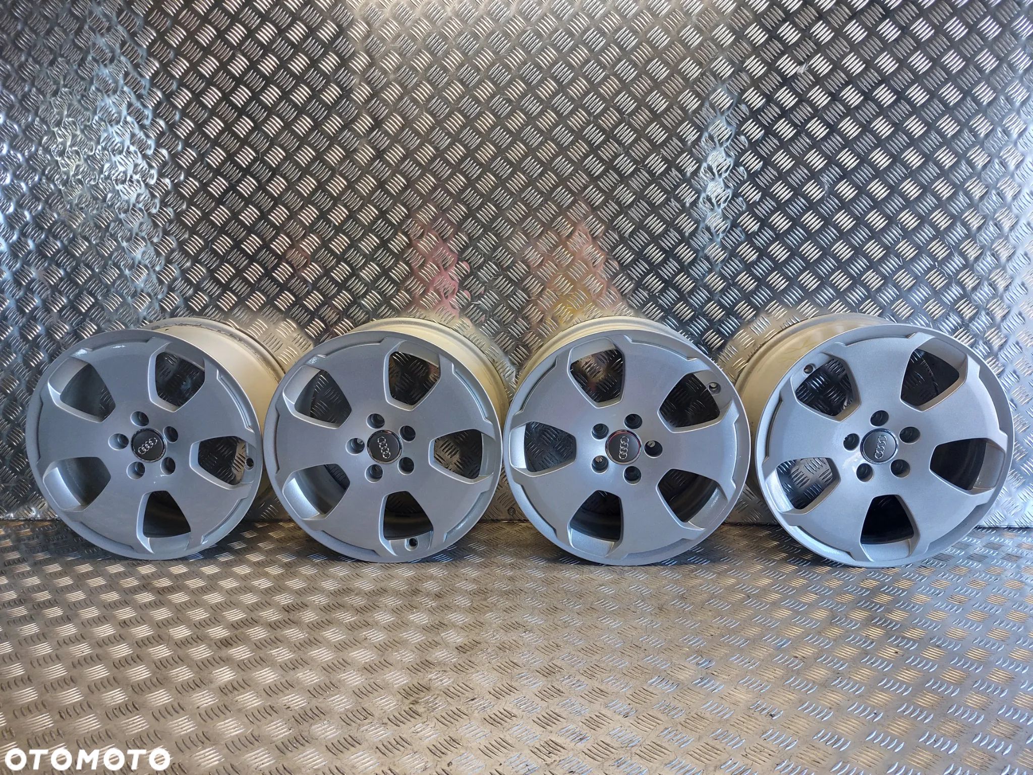 AUDI A3 8P FELGI ALUMINIOWE R17 7.5J ET54 5X112 ORYGINAŁ ODŚWIEŻONE! - 1