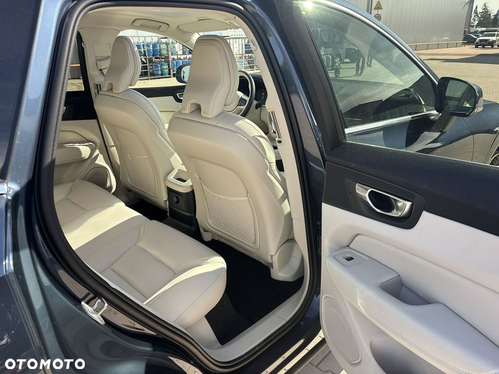 Volvo XC 60 T8 Plug-In Hybrid AWD Ultimate Bright - 18