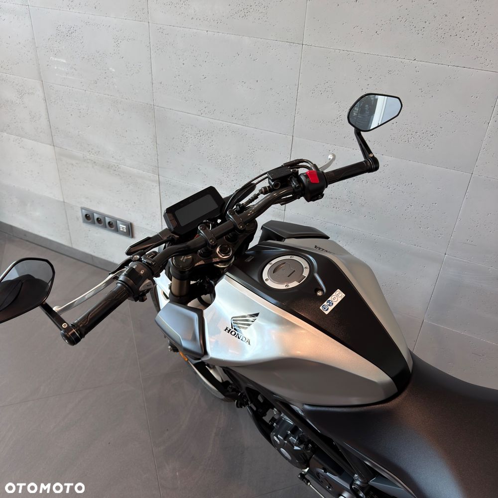 Honda CB - 12