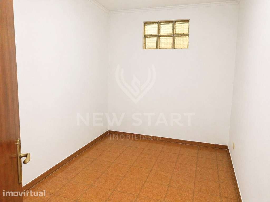 Moradia típica em Olhão com quintal e terraço na cobertura - Grande imagem: 5/15