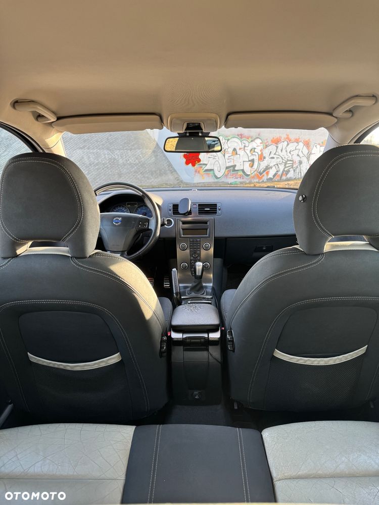 Volvo V50 2.0D R-Design Momentum - 10