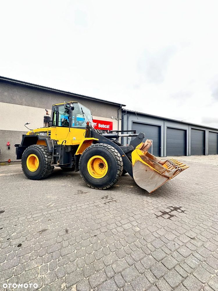 Komatsu WA250PZ - 8