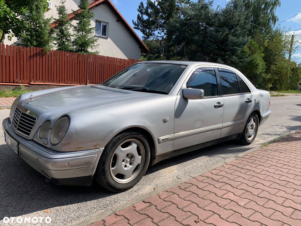 Mercedes-Benz Klasa E 300 TD Classic - 3