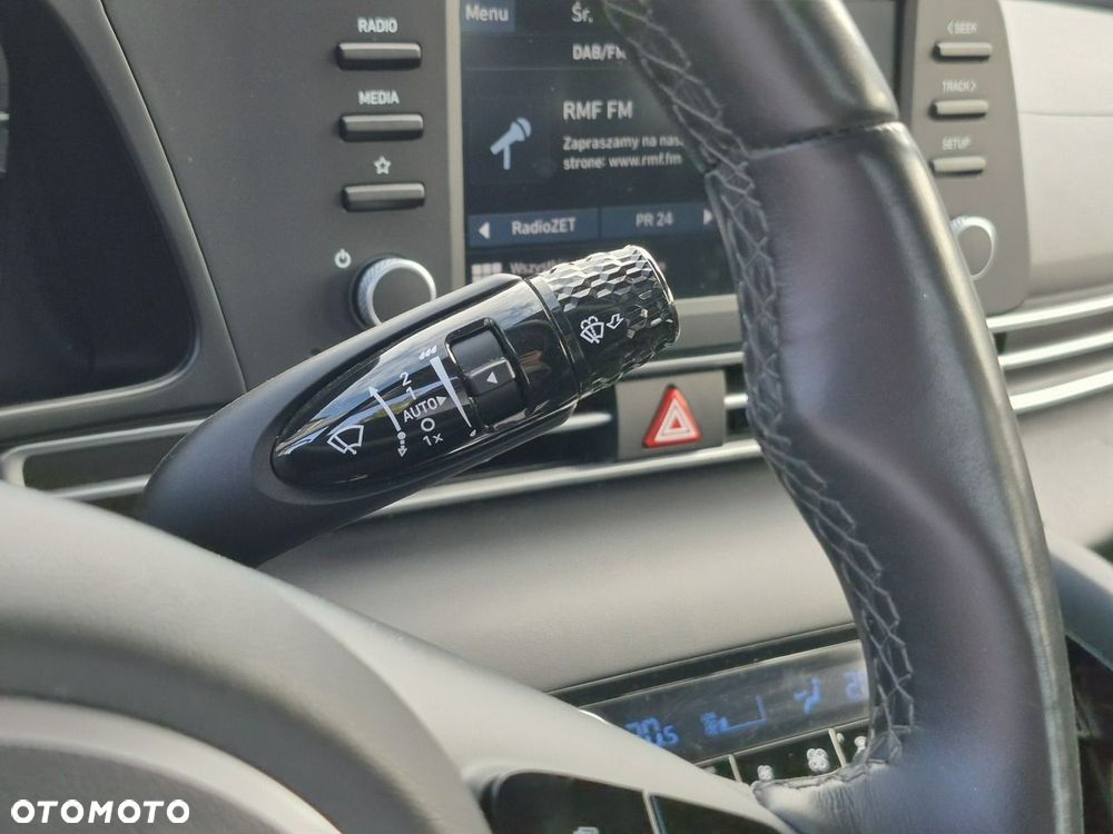 Hyundai Elantra - 24