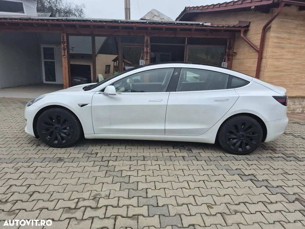 Tesla Model 3 - 3