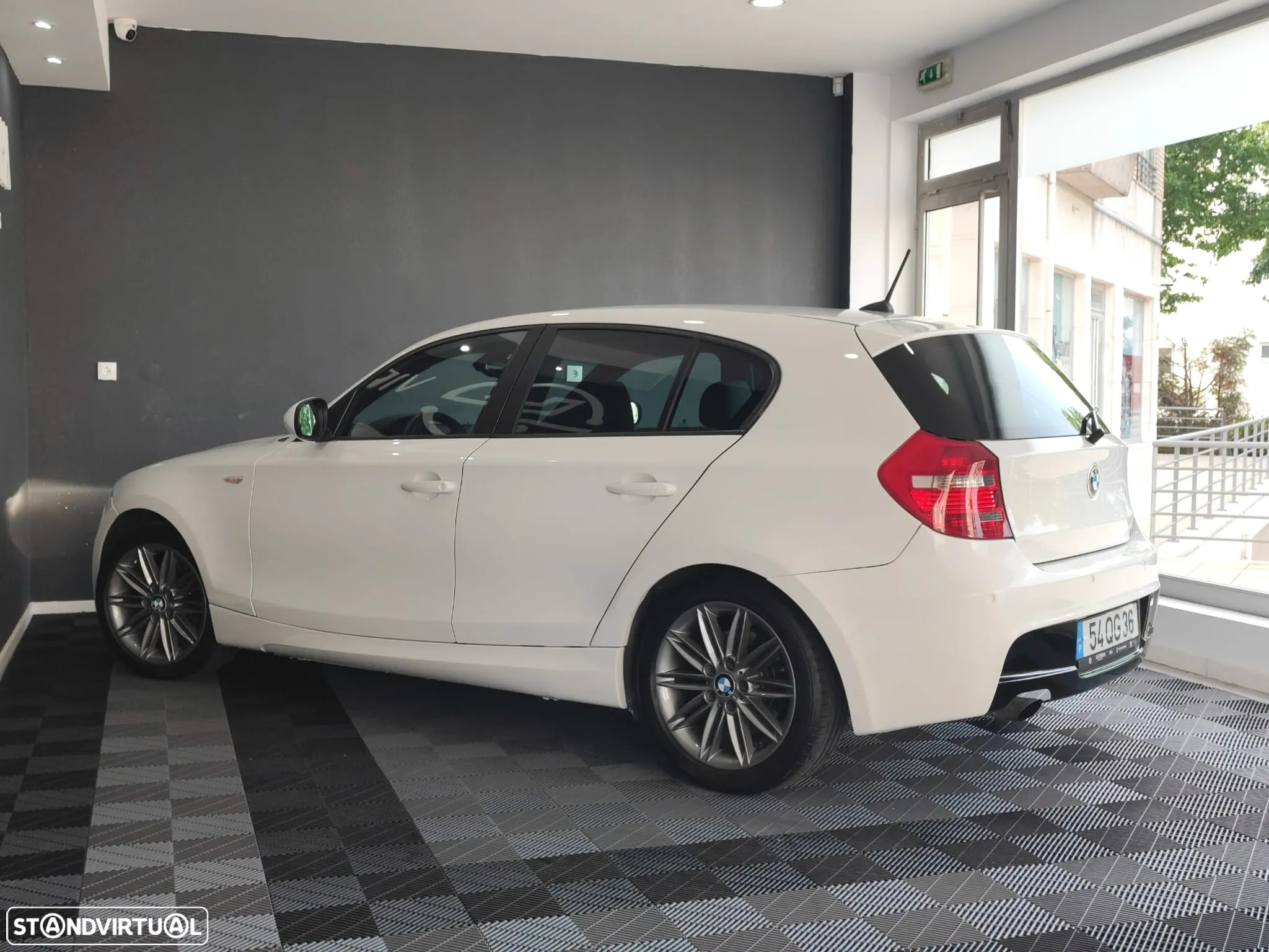 BMW 118 d Pack M - 16