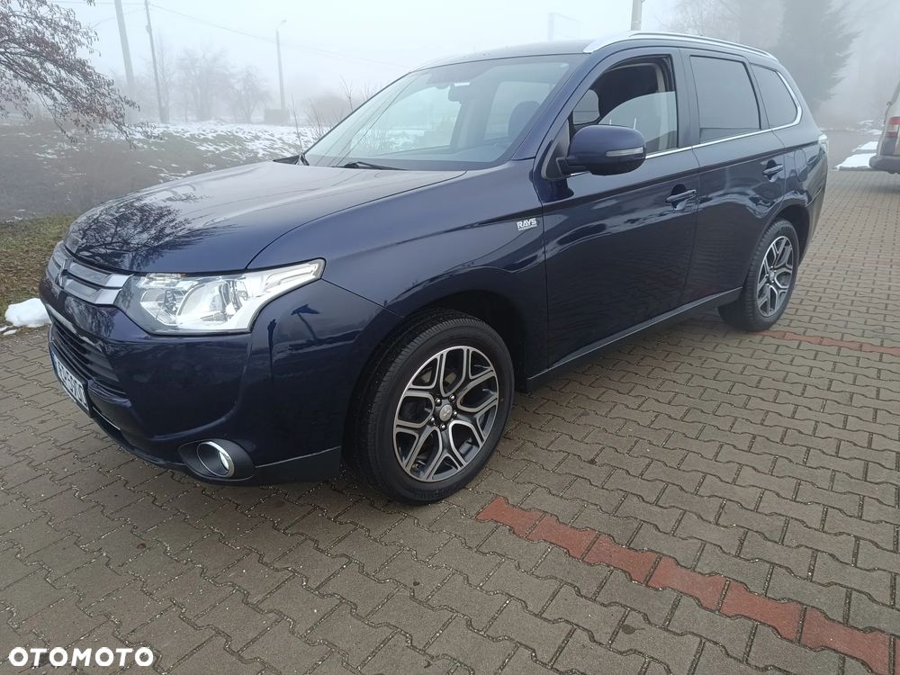 Mitsubishi Outlander 2.0 Invite + 2WD - 14