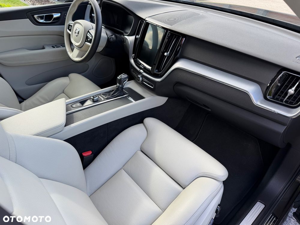 Volvo XC 60 D4 Momentum - 9