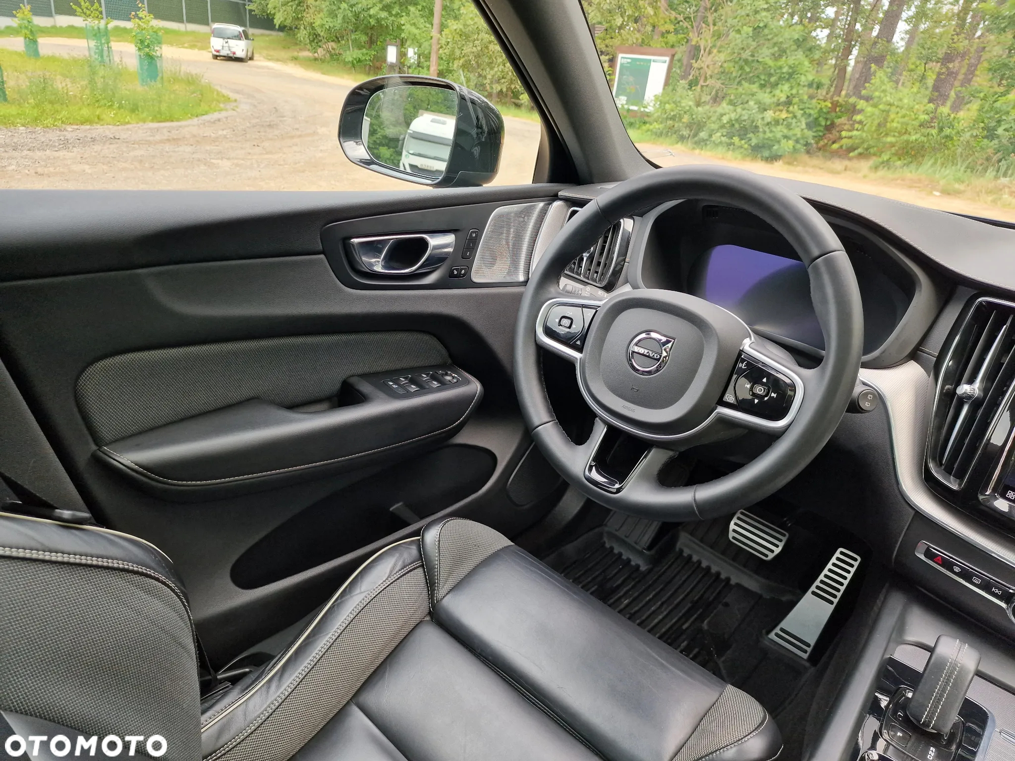 Volvo XC 60 T8 Plug-In Hybrid AWD R-Design - 20