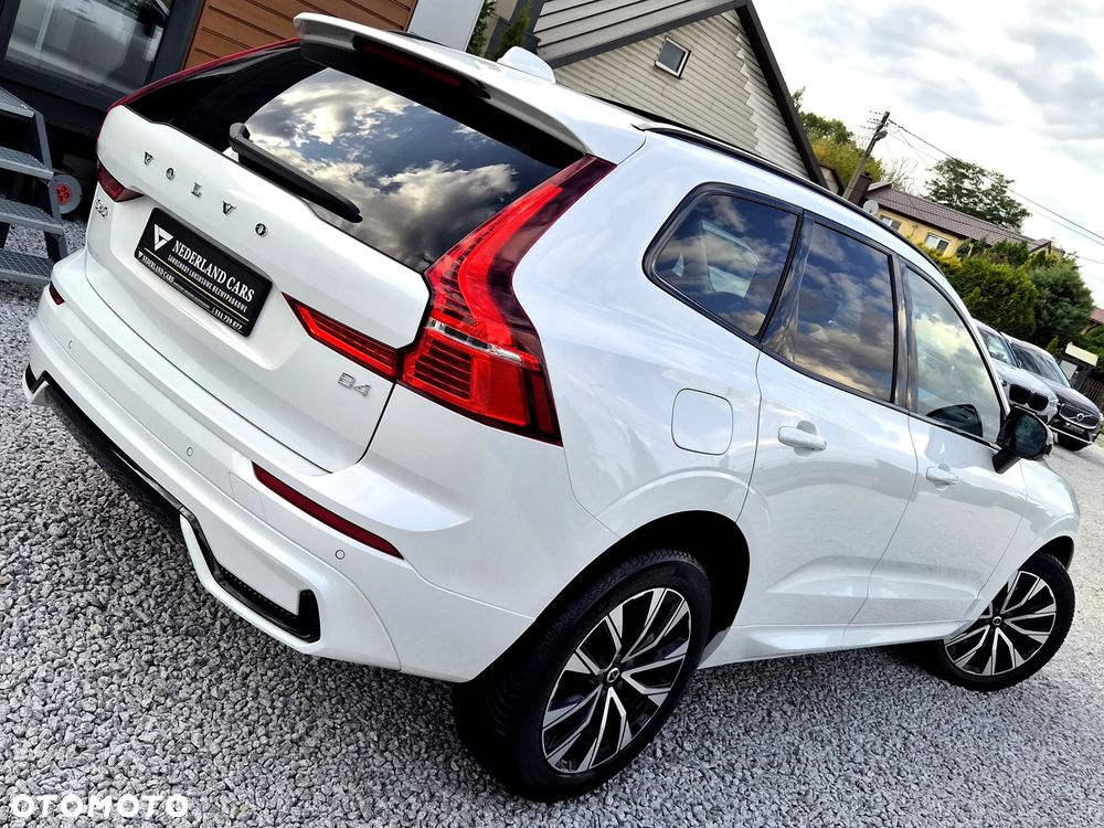 Volvo XC 60 B4 D Plus Dark - 32