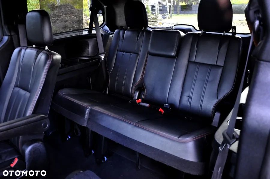 Dodge Grand Caravan - 34