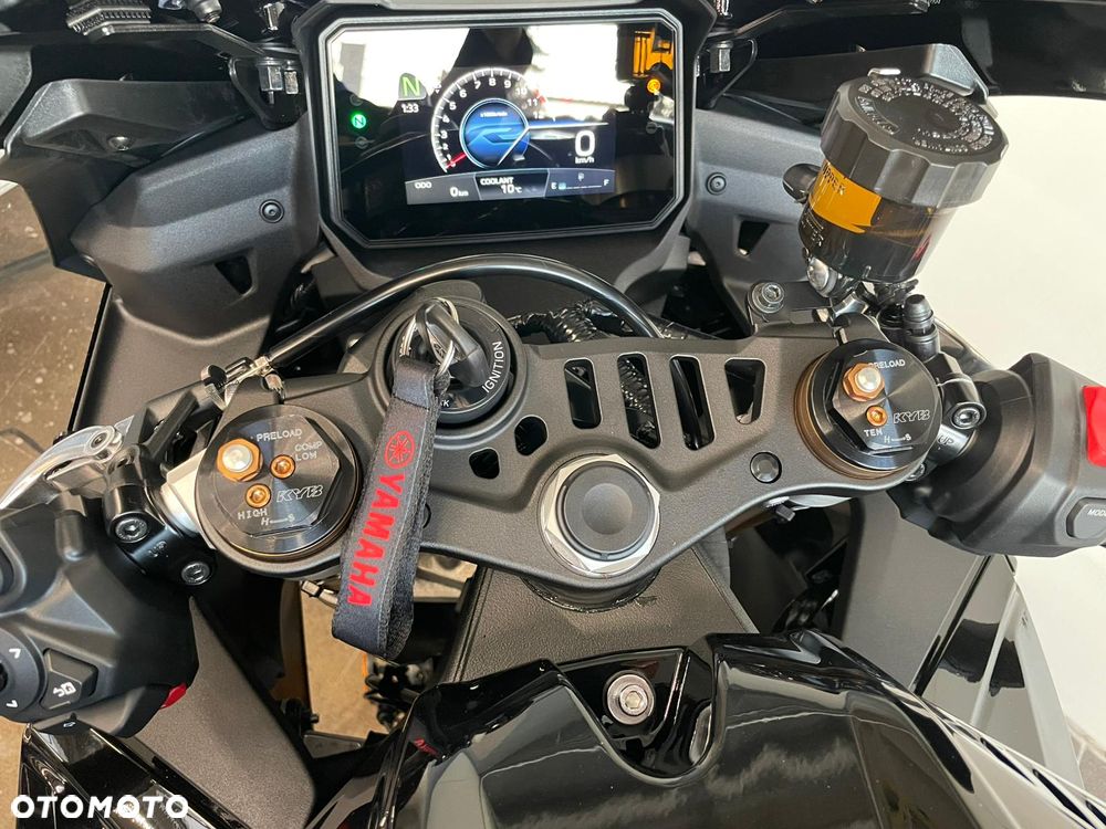 Yamaha R9 - 8