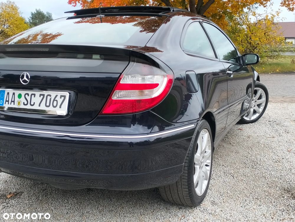Mercedes-Benz Klasa C 180 Kompressor Sportcoupe Automatik Sport Edition - 26