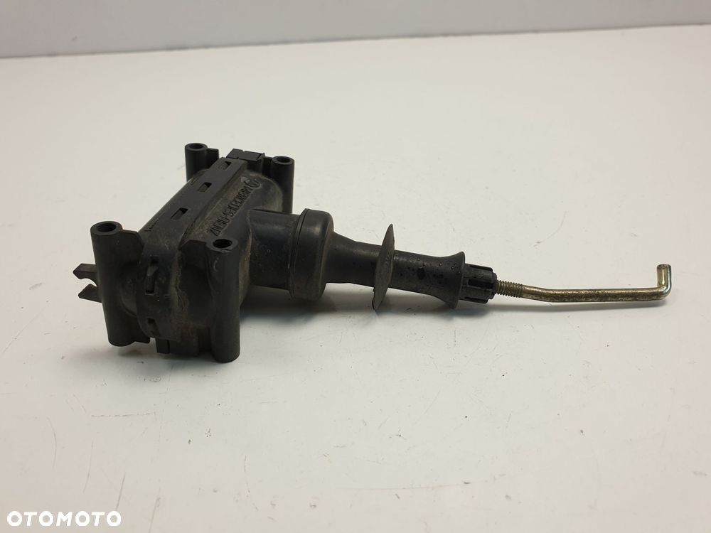 Mercedes W126 SEC SIŁOWNIK TYLNEGO ZAMKA Prawy tył - 3