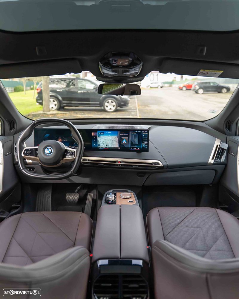 BMW iX xDrive40 - 11
