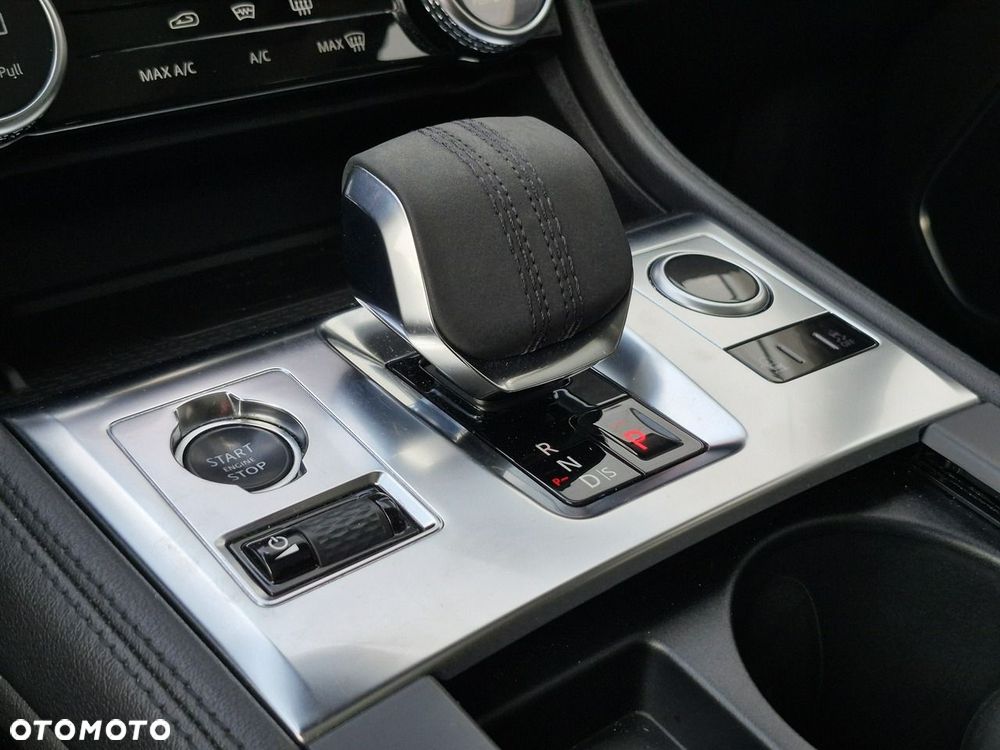 Jaguar F-Pace P250 AWD SE - 35