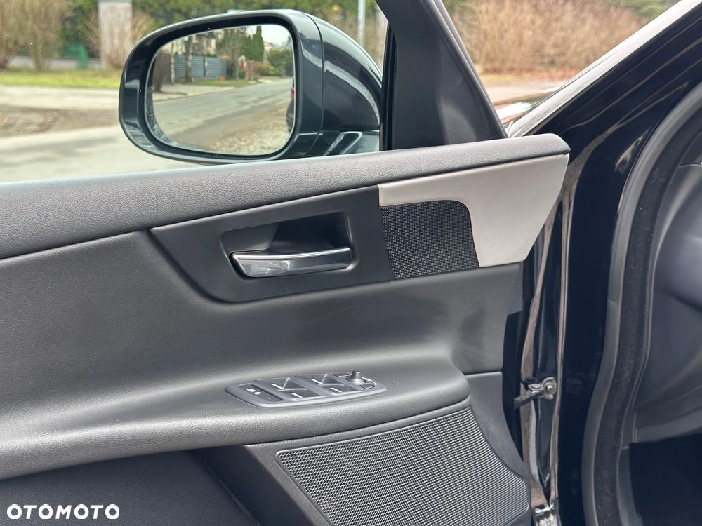 Jaguar XE 20d Prestige - 17