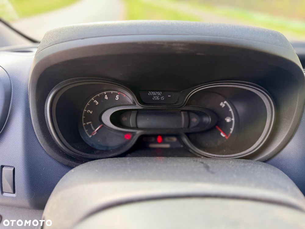 Opel Vivaro - 19