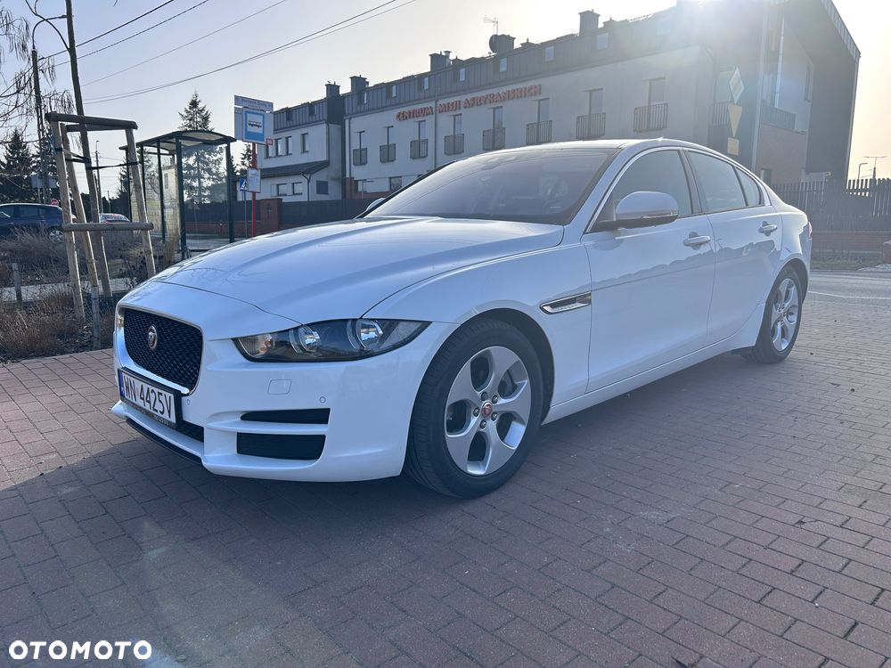 Jaguar XE 25t Pure - 11