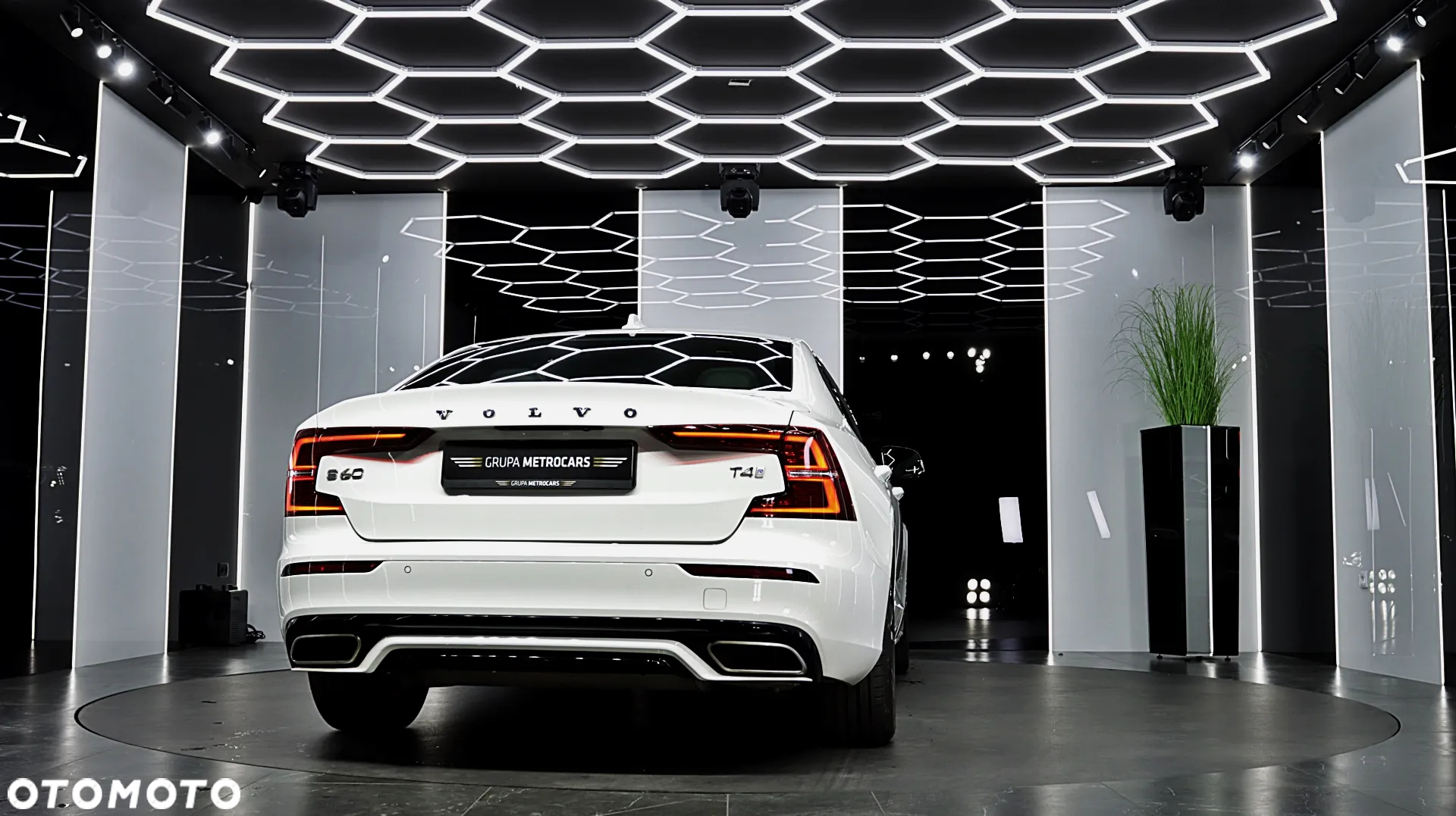Volvo S60 T4 R-Design - 8