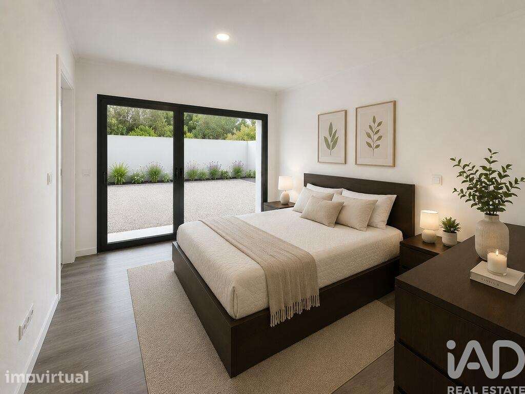 Moradia isolada T4 em União de Freguesias da Cidade de Santarém de 508 - Grande imagem: 2/15
