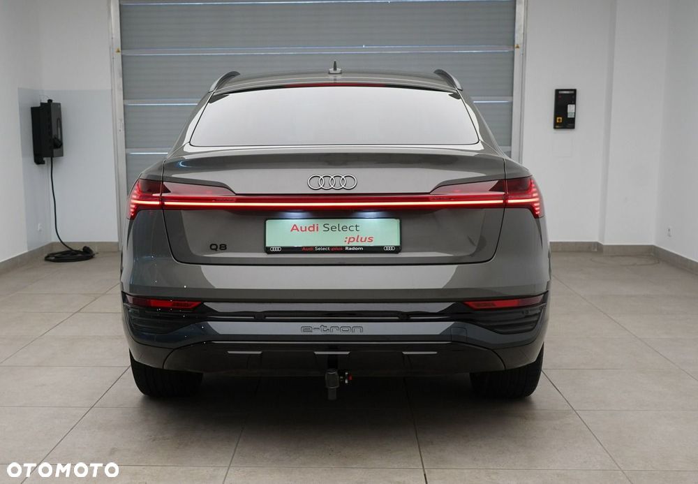 Audi Q8 Sportback e-tron - 8