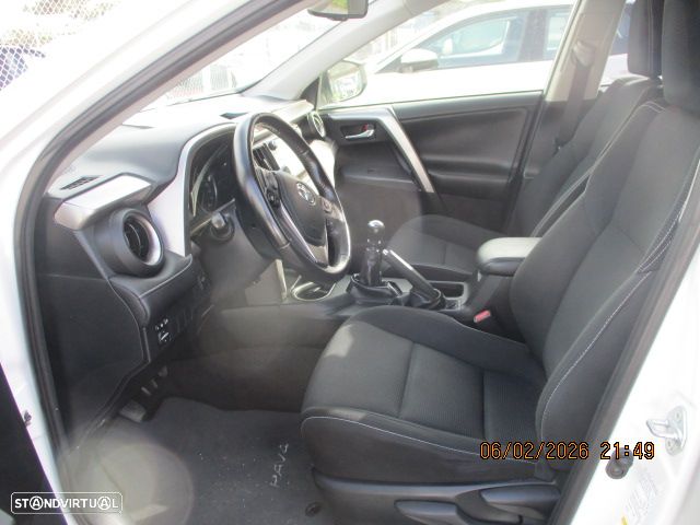 Toyota RAV4 2.0 D-4D 4x2 S&S Edition - 6