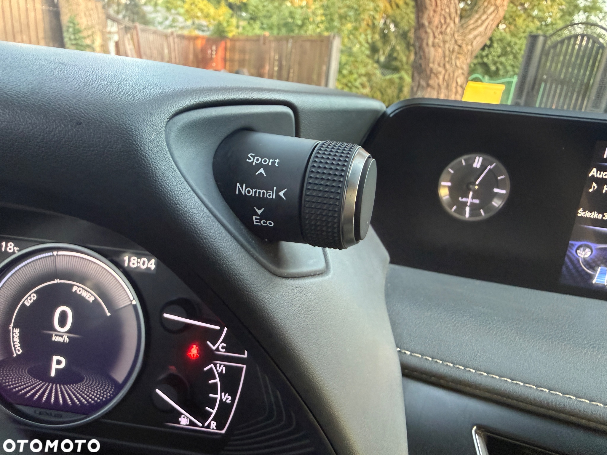 Lexus UX 250h Business Edition - 22