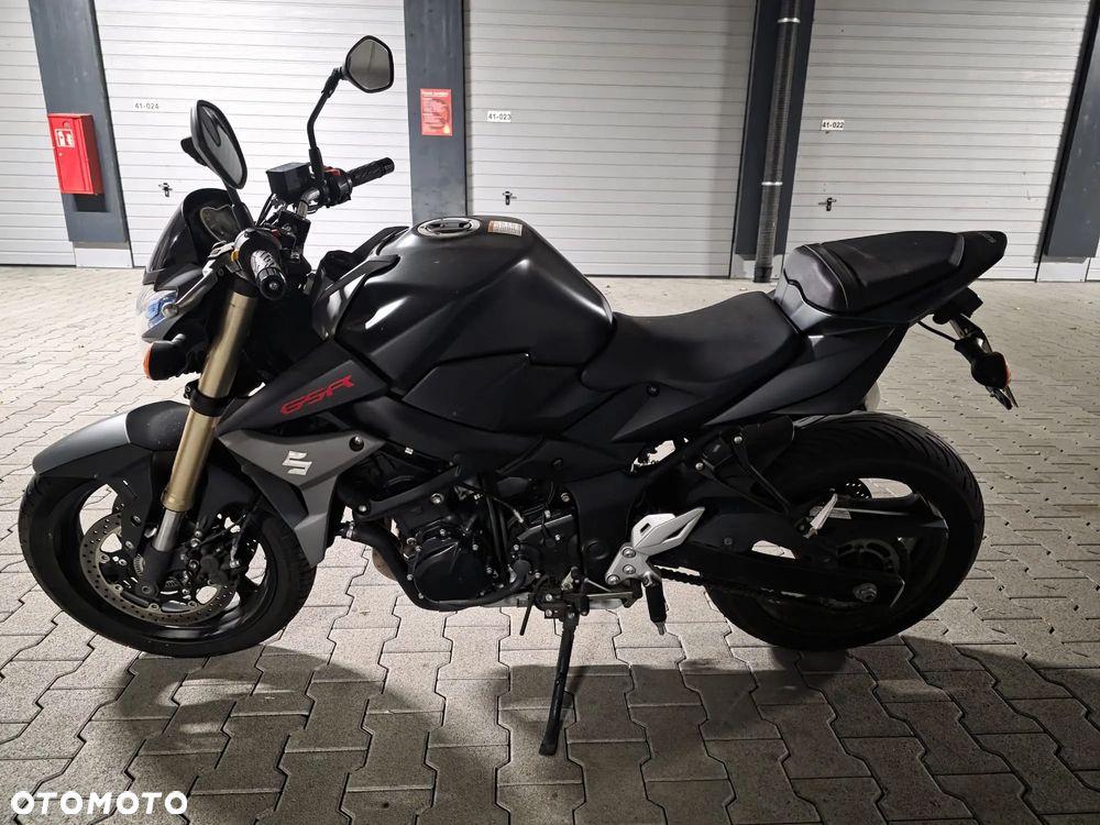 Suzuki GSR - 3